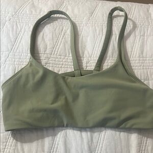 Vuori Yosemite Bra size small in pistachio color